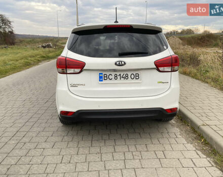 Белый Киа Каренс, объемом двигателя 1.7 л и пробегом 276 тыс. км за 12700 $, фото 4 на Automoto.ua