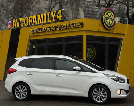 Белый Киа Каренс, объемом двигателя 2 л и пробегом 215 тыс. км за 10500 $, фото 6 на Automoto.ua