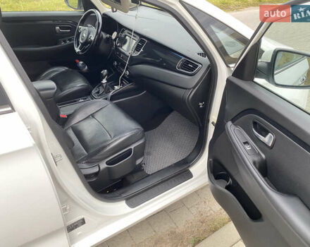 Белый Киа Каренс, объемом двигателя 1.7 л и пробегом 276 тыс. км за 12700 $, фото 11 на Automoto.ua