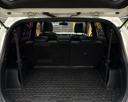 Белый Киа Каренс, объемом двигателя 2 л и пробегом 215 тыс. км за 10500 $, фото 24 на Automoto.ua