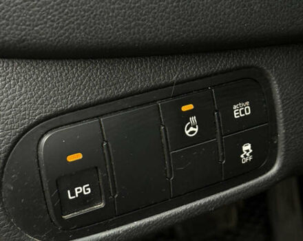 Белый Киа Каренс, объемом двигателя 2 л и пробегом 215 тыс. км за 10500 $, фото 15 на Automoto.ua