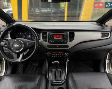 Белый Киа Каренс, объемом двигателя 2 л и пробегом 215 тыс. км за 10500 $, фото 10 на Automoto.ua