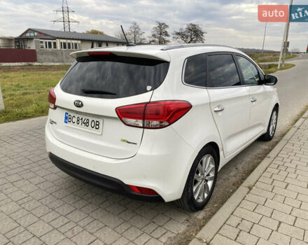 Белый Киа Каренс, объемом двигателя 1.7 л и пробегом 276 тыс. км за 12700 $, фото 5 на Automoto.ua