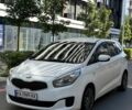 Белый Киа Каренс, объемом двигателя 1.7 л и пробегом 321 тыс. км за 9700 $, фото 1 на Automoto.ua