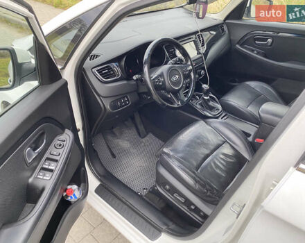 Белый Киа Каренс, объемом двигателя 1.7 л и пробегом 276 тыс. км за 12700 $, фото 8 на Automoto.ua