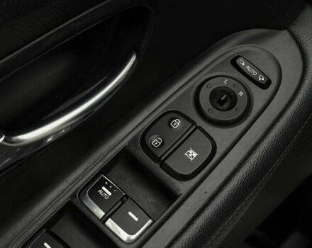 Белый Киа Каренс, объемом двигателя 2 л и пробегом 215 тыс. км за 10500 $, фото 14 на Automoto.ua