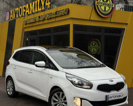 Белый Киа Каренс, объемом двигателя 2 л и пробегом 215 тыс. км за 10500 $, фото 2 на Automoto.ua