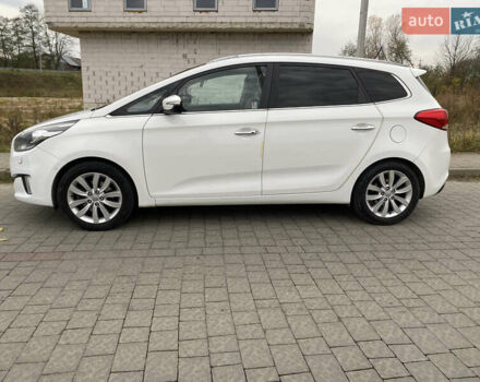 Белый Киа Каренс, объемом двигателя 1.7 л и пробегом 276 тыс. км за 12700 $, фото 2 на Automoto.ua