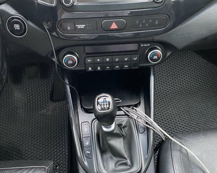 Белый Киа Каренс, объемом двигателя 1.7 л и пробегом 276 тыс. км за 12700 $, фото 15 на Automoto.ua