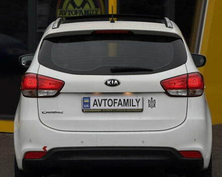Белый Киа Каренс, объемом двигателя 2 л и пробегом 215 тыс. км за 10500 $, фото 3 на Automoto.ua