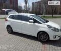 Білий Кіа Каренс, об'ємом двигуна 2 л та пробігом 289 тис. км за 9800 $, фото 2 на Automoto.ua