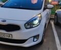 Білий Кіа Каренс, об'ємом двигуна 1.7 л та пробігом 300 тис. км за 8900 $, фото 1 на Automoto.ua