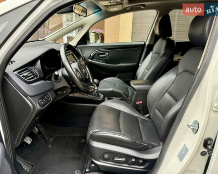 Белый Киа Каренс, объемом двигателя 1.7 л и пробегом 196 тыс. км за 11974 $, фото 22 на Automoto.ua