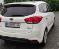 Белый Киа Каренс, объемом двигателя 1.7 л и пробегом 299 тыс. км за 8900 $, фото 5 на Automoto.ua