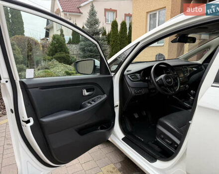 Белый Киа Каренс, объемом двигателя 1.7 л и пробегом 196 тыс. км за 11974 $, фото 19 на Automoto.ua