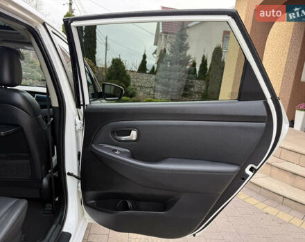 Белый Киа Каренс, объемом двигателя 1.7 л и пробегом 196 тыс. км за 11974 $, фото 62 на Automoto.ua