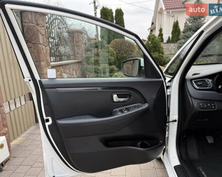 Белый Киа Каренс, объемом двигателя 1.7 л и пробегом 196 тыс. км за 11974 $, фото 20 на Automoto.ua