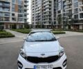 Белый Киа Каренс, объемом двигателя 1.69 л и пробегом 211 тыс. км за 13000 $, фото 1 на Automoto.ua