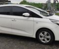 Белый Киа Каренс, объемом двигателя 1.7 л и пробегом 299 тыс. км за 8900 $, фото 2 на Automoto.ua