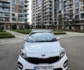 Белый Киа Каренс, объемом двигателя 1.69 л и пробегом 211 тыс. км за 13000 $, фото 1 на Automoto.ua