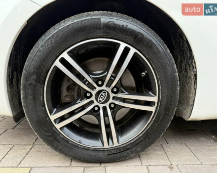 Белый Киа Каренс, объемом двигателя 1.7 л и пробегом 196 тыс. км за 11974 $, фото 75 на Automoto.ua