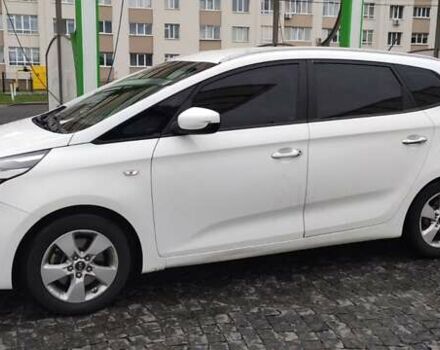 Белый Киа Каренс, объемом двигателя 1.7 л и пробегом 299 тыс. км за 8900 $, фото 9 на Automoto.ua