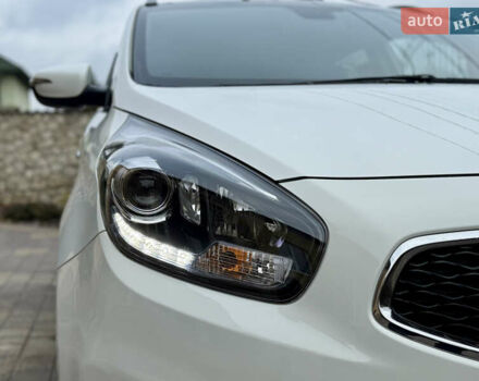 Белый Киа Каренс, объемом двигателя 1.7 л и пробегом 196 тыс. км за 11974 $, фото 15 на Automoto.ua