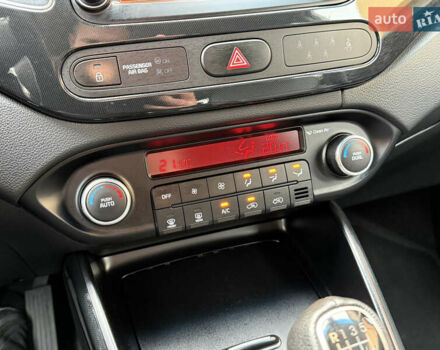 Белый Киа Каренс, объемом двигателя 1.7 л и пробегом 196 тыс. км за 11974 $, фото 40 на Automoto.ua