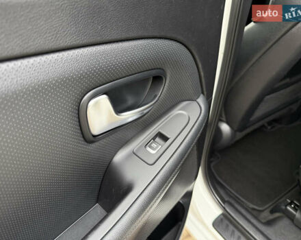 Белый Киа Каренс, объемом двигателя 1.7 л и пробегом 196 тыс. км за 11974 $, фото 46 на Automoto.ua