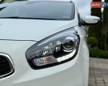 Белый Киа Каренс, объемом двигателя 1.7 л и пробегом 196 тыс. км за 11974 $, фото 17 на Automoto.ua