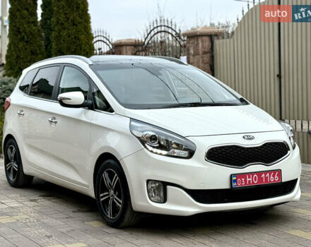 Белый Киа Каренс, объемом двигателя 1.7 л и пробегом 196 тыс. км за 11974 $, фото 1 на Automoto.ua