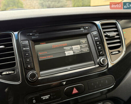 Белый Киа Каренс, объемом двигателя 1.7 л и пробегом 196 тыс. км за 11974 $, фото 38 на Automoto.ua