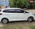Белый Киа Каренс, объемом двигателя 2 л и пробегом 175 тыс. км за 12500 $, фото 1 на Automoto.ua