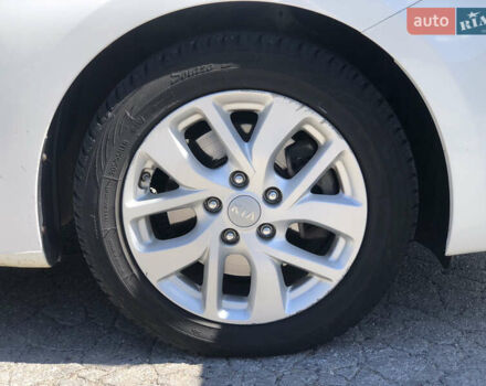 Белый Киа Каренс, объемом двигателя 2 л и пробегом 221 тыс. км за 11800 $, фото 29 на Automoto.ua