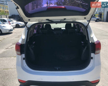 Белый Киа Каренс, объемом двигателя 2 л и пробегом 221 тыс. км за 11800 $, фото 22 на Automoto.ua