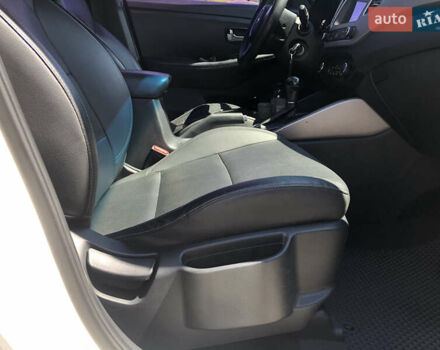 Белый Киа Каренс, объемом двигателя 2 л и пробегом 221 тыс. км за 11800 $, фото 19 на Automoto.ua