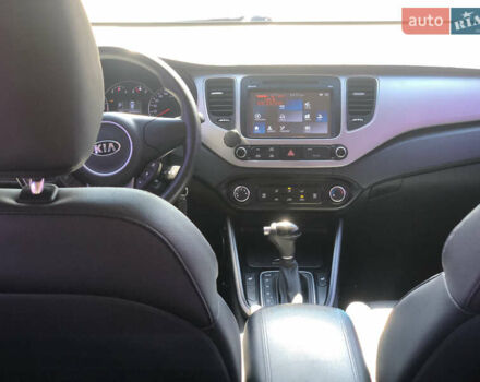 Белый Киа Каренс, объемом двигателя 2 л и пробегом 221 тыс. км за 11800 $, фото 26 на Automoto.ua