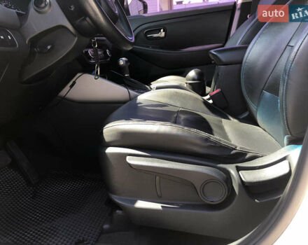 Белый Киа Каренс, объемом двигателя 2 л и пробегом 221 тыс. км за 11800 $, фото 27 на Automoto.ua