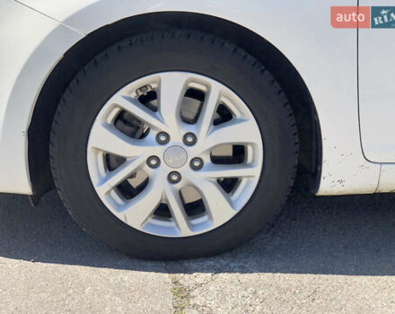 Белый Киа Каренс, объемом двигателя 2 л и пробегом 221 тыс. км за 11800 $, фото 34 на Automoto.ua