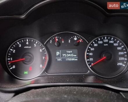 Белый Киа Каренс, объемом двигателя 2 л и пробегом 175 тыс. км за 12500 $, фото 10 на Automoto.ua