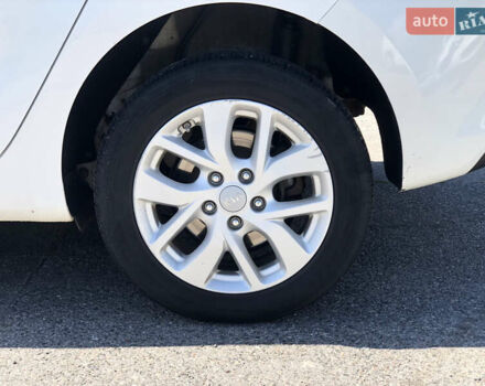 Белый Киа Каренс, объемом двигателя 2 л и пробегом 221 тыс. км за 11800 $, фото 32 на Automoto.ua