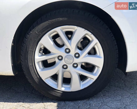 Белый Киа Каренс, объемом двигателя 2 л и пробегом 221 тыс. км за 11800 $, фото 28 на Automoto.ua