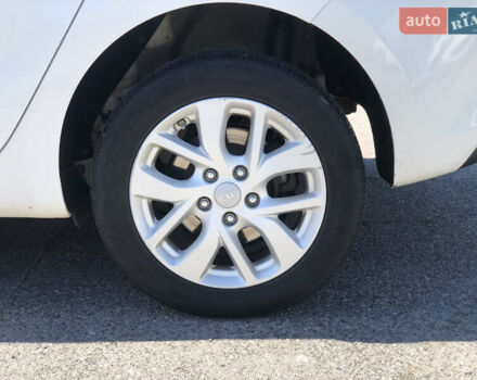 Белый Киа Каренс, объемом двигателя 2 л и пробегом 221 тыс. км за 11800 $, фото 33 на Automoto.ua