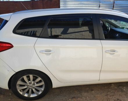 Киа Каренс 2014 в Черкассах на Automoto.ua Белый Киа Каренс, объемом двигателя 1.7 л и пробегом 190 тыс. км за 8700 $, фото 2 на Automoto.ua