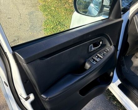 Белый Киа Каренс, объемом двигателя 1.7 л и пробегом 237 тыс. км за 11000 $, фото 5 на Automoto.ua