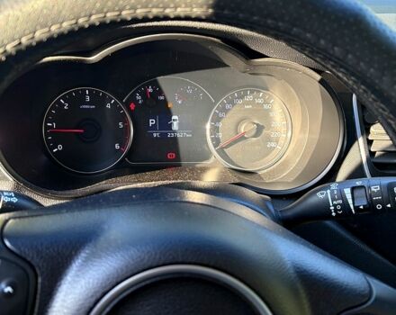 Белый Киа Каренс, объемом двигателя 1.7 л и пробегом 237 тыс. км за 11000 $, фото 8 на Automoto.ua