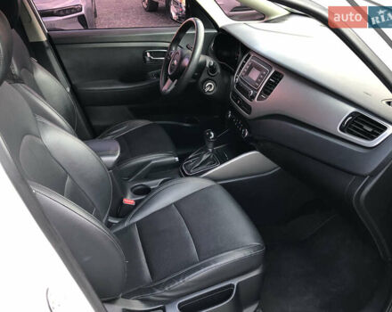 Белый Киа Каренс, объемом двигателя 2 л и пробегом 250 тыс. км за 11000 $, фото 16 на Automoto.ua