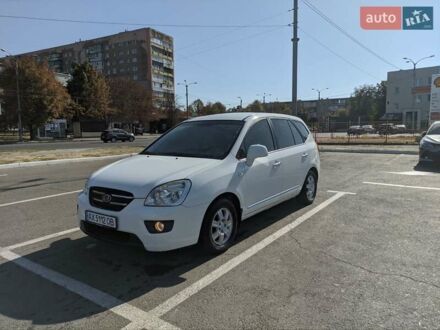Киа Каренс 2008 в Полтаве на Automoto.ua Белый Киа Каренс, объемом двигателя 2 л и пробегом 191 тыс. км за 6250 $, фото 1 на Automoto.ua