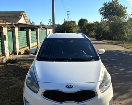Белый Киа Каренс, объемом двигателя 1.7 л и пробегом 237 тыс. км за 11000 $, фото 1 на Automoto.ua
