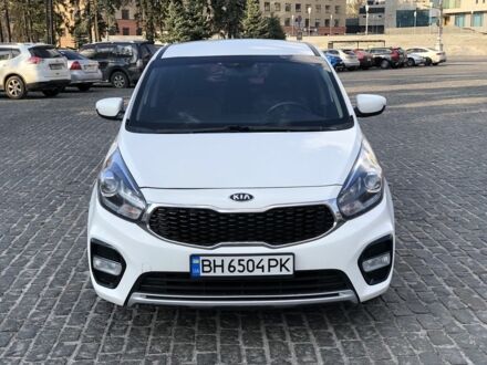 Киа Каренс 2017 в Харькове на Automoto.ua Белый Киа Каренс, объемом двигателя 2 л и пробегом 250 тыс. км за 11500 $, фото 1 на Automoto.ua